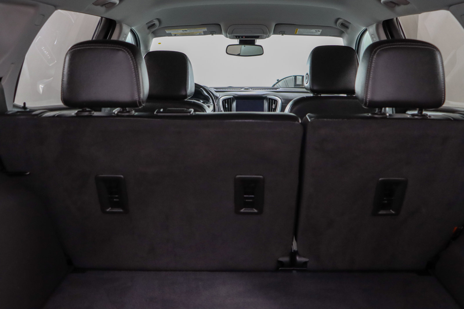 Used 2023 GMC Terrain SLT image 28