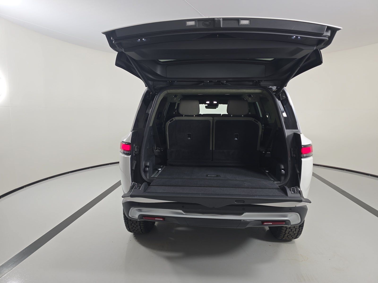 Used 2022 Rivian R1S Launch Edition Quad AWD/4WD image 16