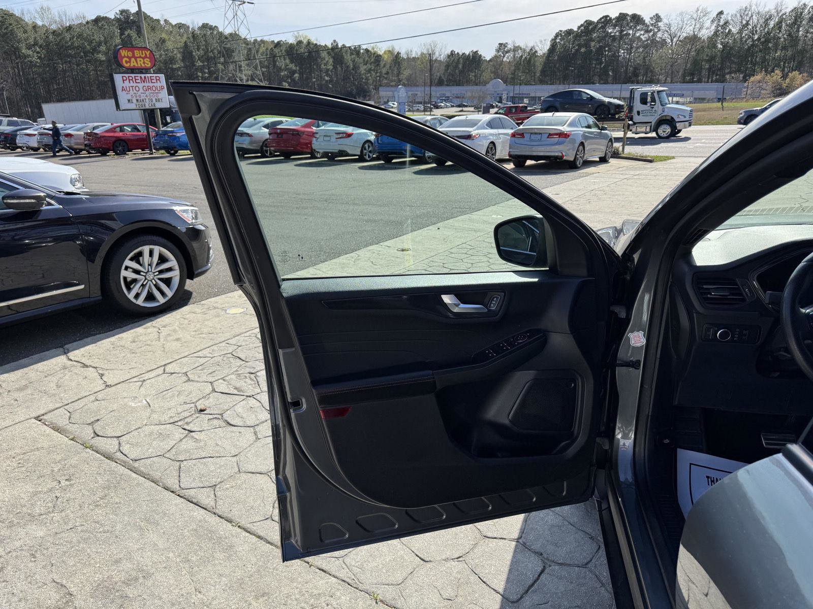 Used 2024 Ford Escape ST-Line image 5