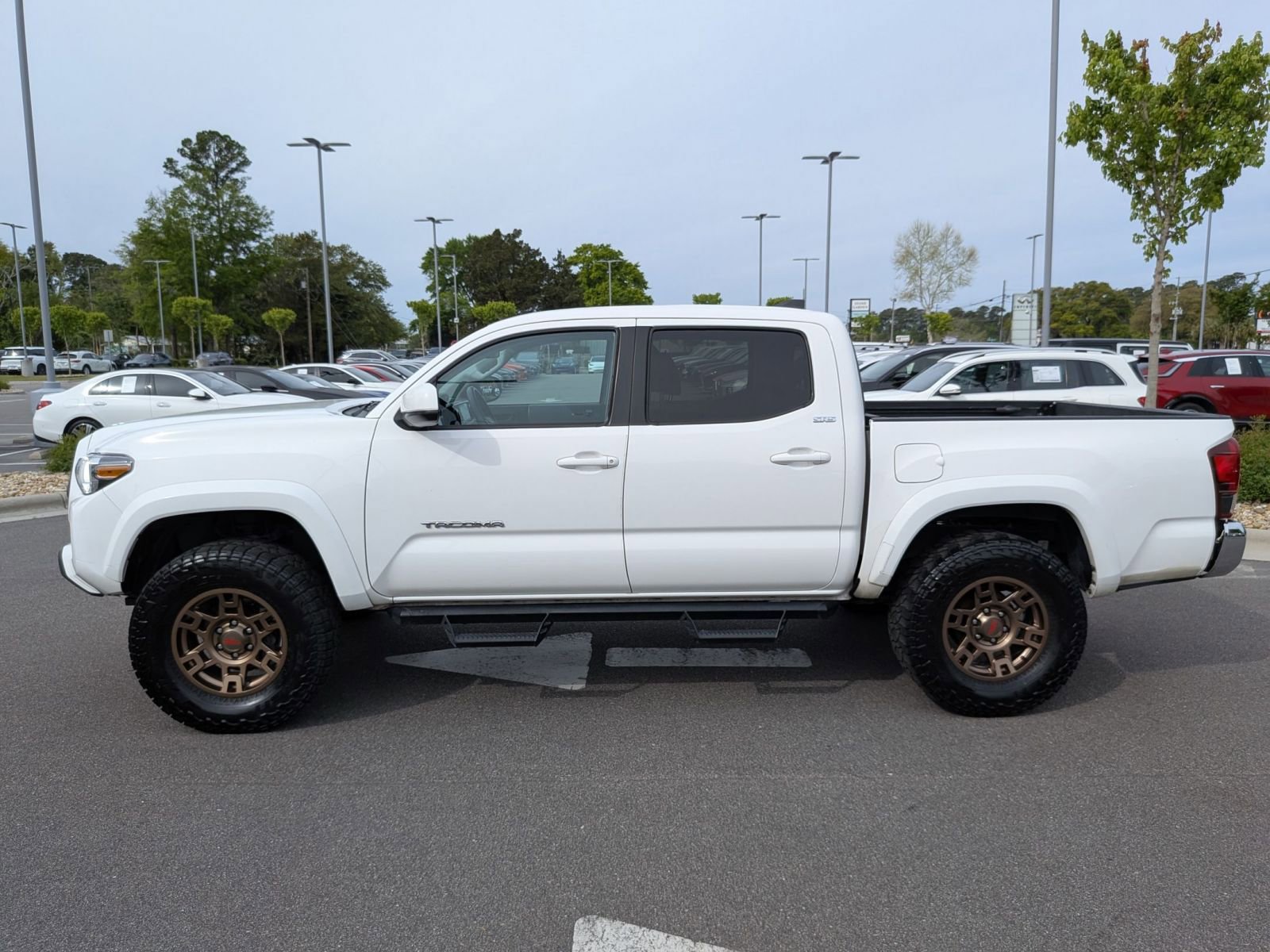 Used 2022 Toyota Tacoma SR5 w/ SR5 Appearance Package (SM) image 6