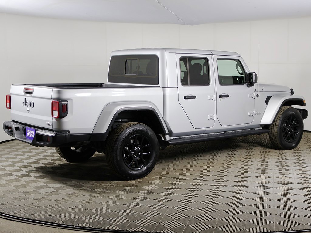 Used 2023 Jeep Gladiator Overland image 7