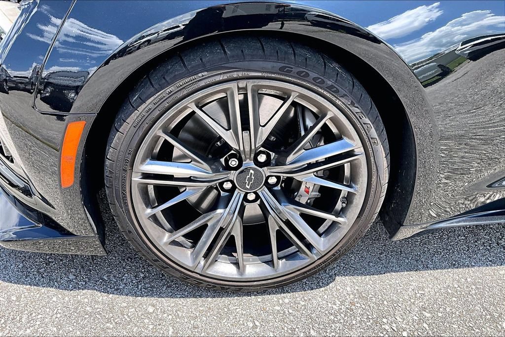 Used 2022 Chevrolet Camaro ZL1 RWD image 11