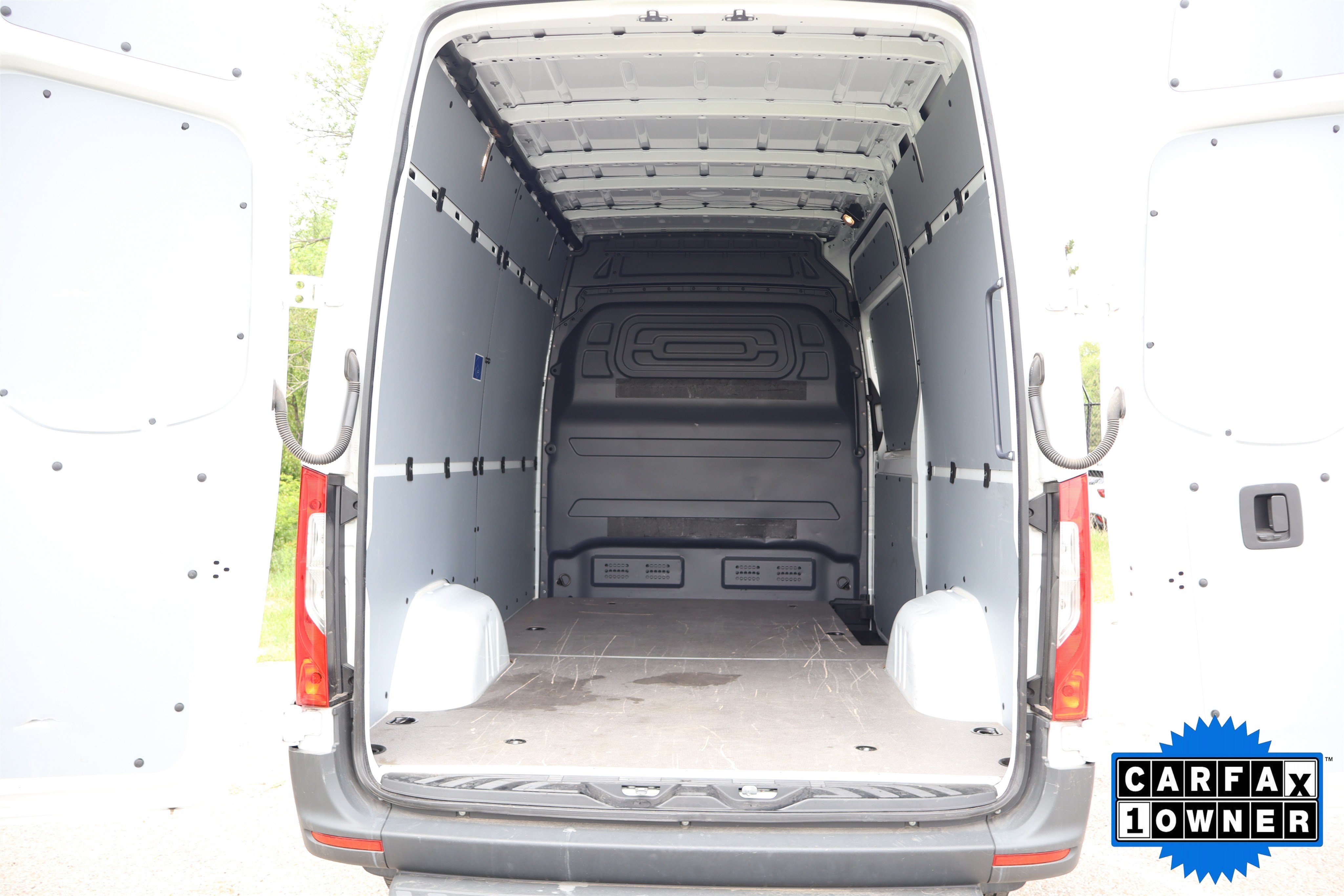 Used 2025 Mercedes-Benz Sprinter 2500 image 9