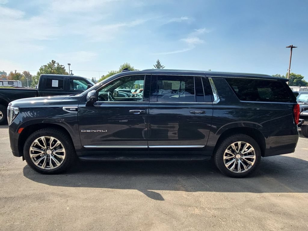 Used 2021 GMC Yukon XL Denali w/ Advanced Technology Package AWD/4WD image 4