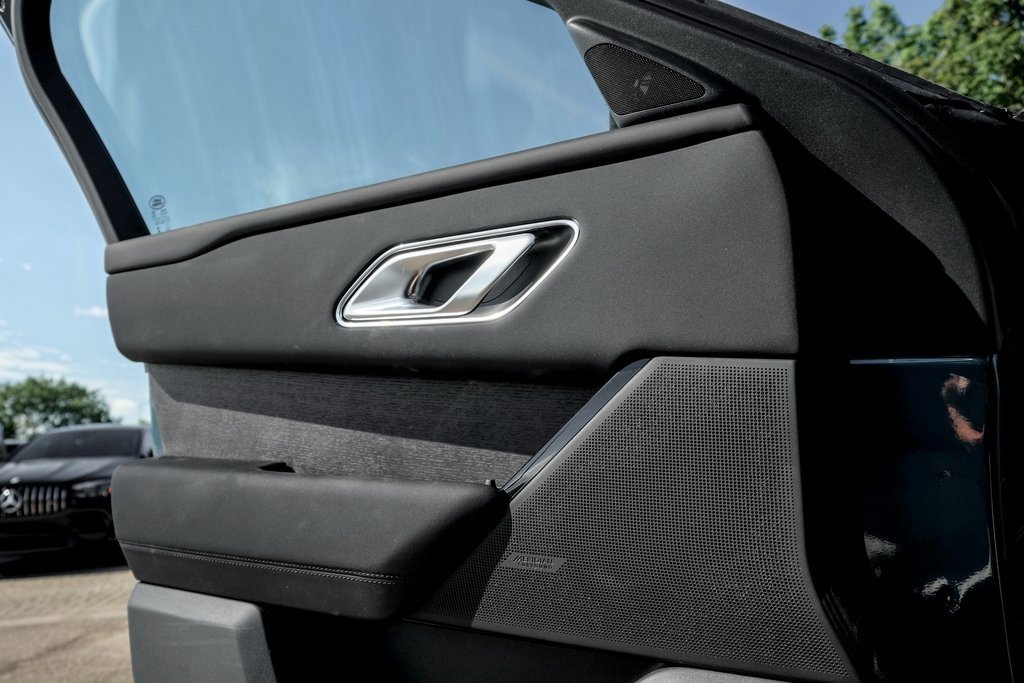 New 2026 Land Rover Range Rover Velar Dynamic SE image 11