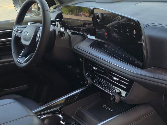 Used 2025 Chevrolet Suburban Z71 image 10