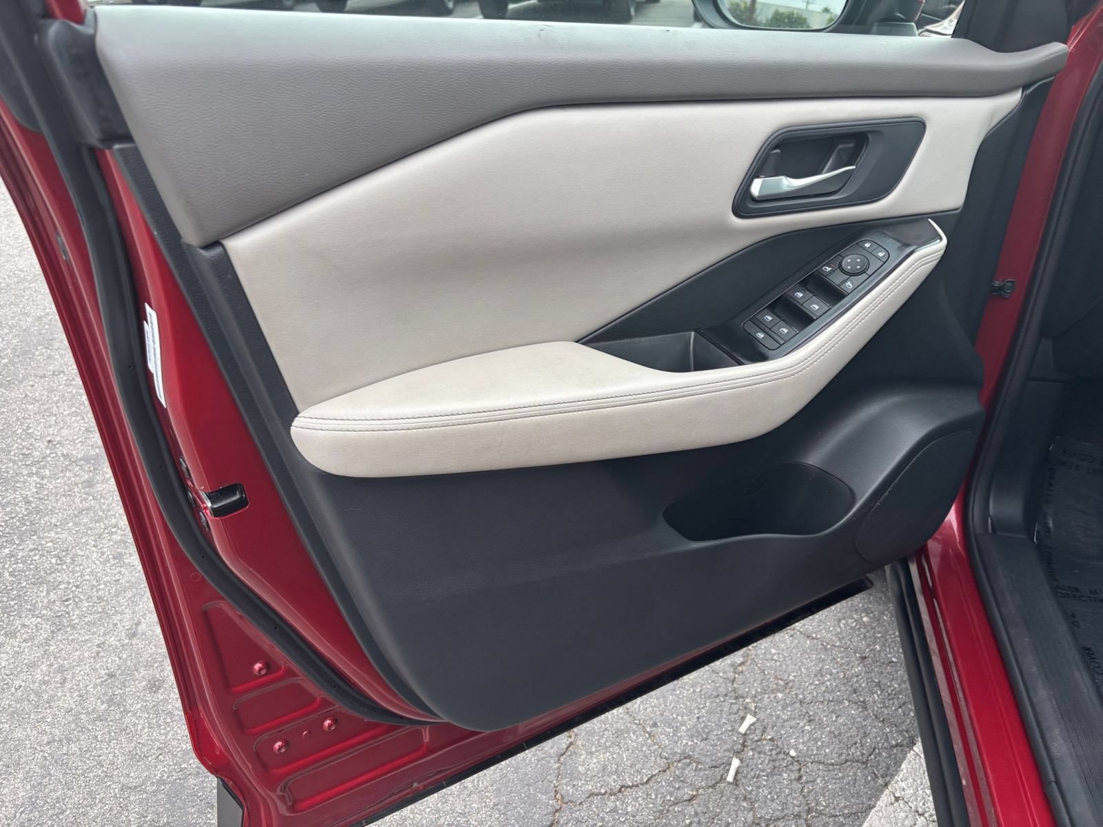 Used 2025 Nissan Rogue SV AWD/4WD image 18