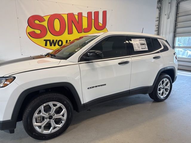 Used 2025 Jeep Compass Sport w/ Mopar Graphics Package image 2
