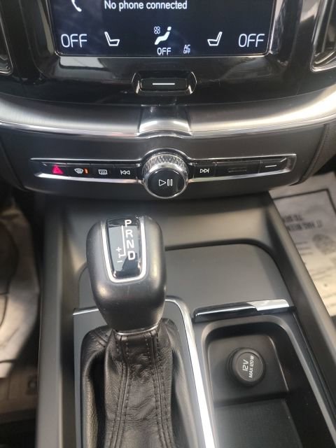 Used 2018 Volvo XC60 T6 Momentum w/ Vision Package image 7
