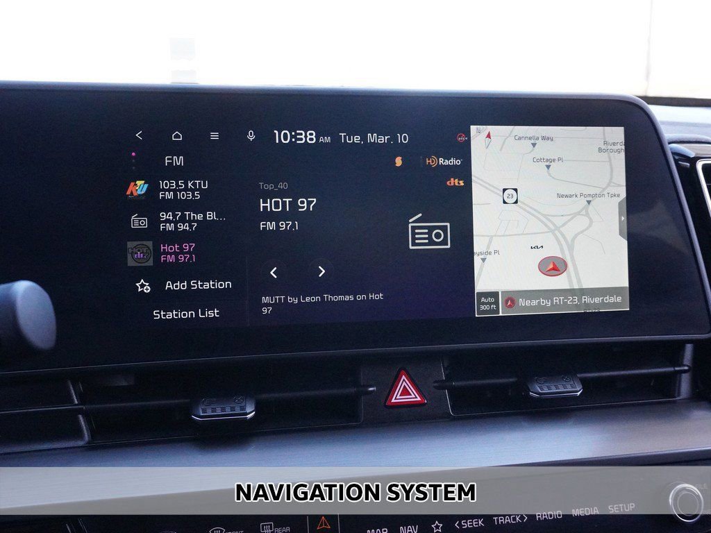 Used 2023 Kia Sportage EX image 3