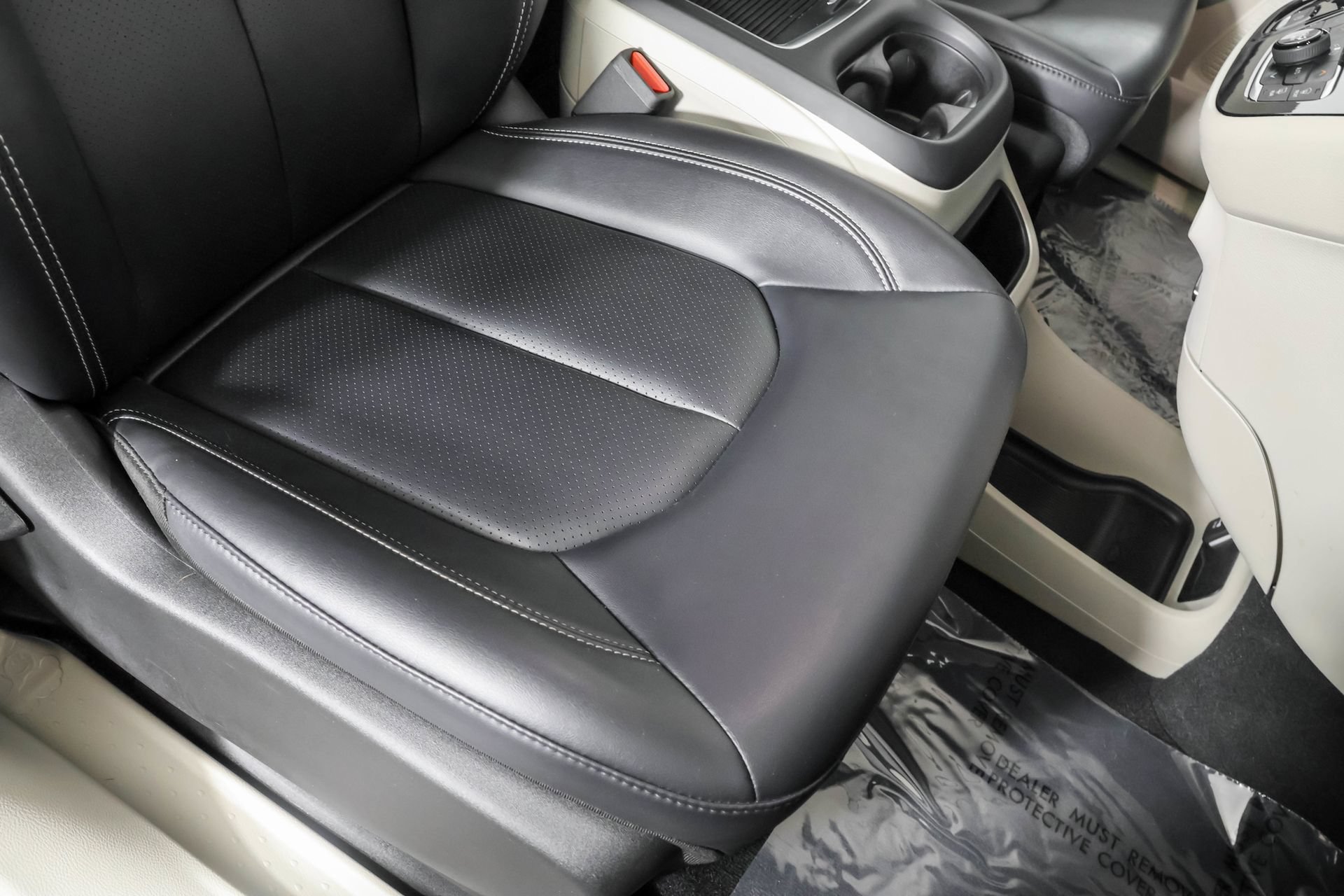Used 2024 Chrysler Pacifica Touring-L FWD image 46