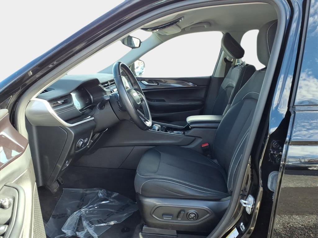 Used 2022 Jeep Grand Cherokee L Laredo w/ Luxury Tech Group I image 9