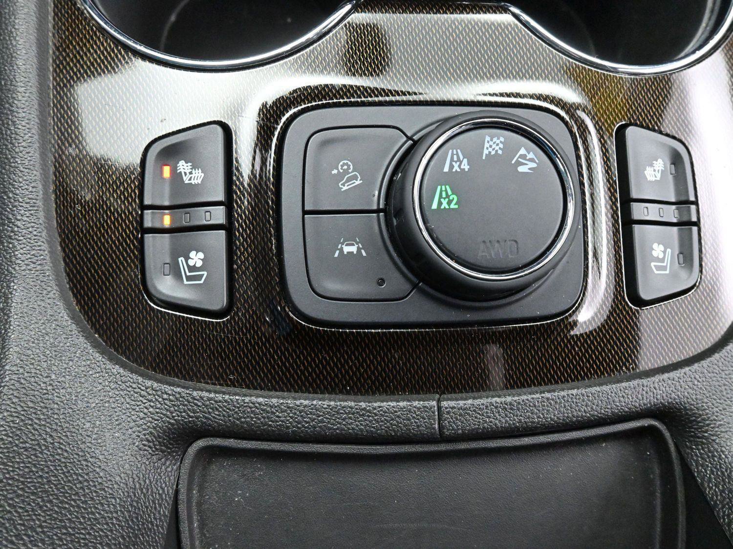 Used 2023 GMC Acadia AT4 w/ Technology Package image 29