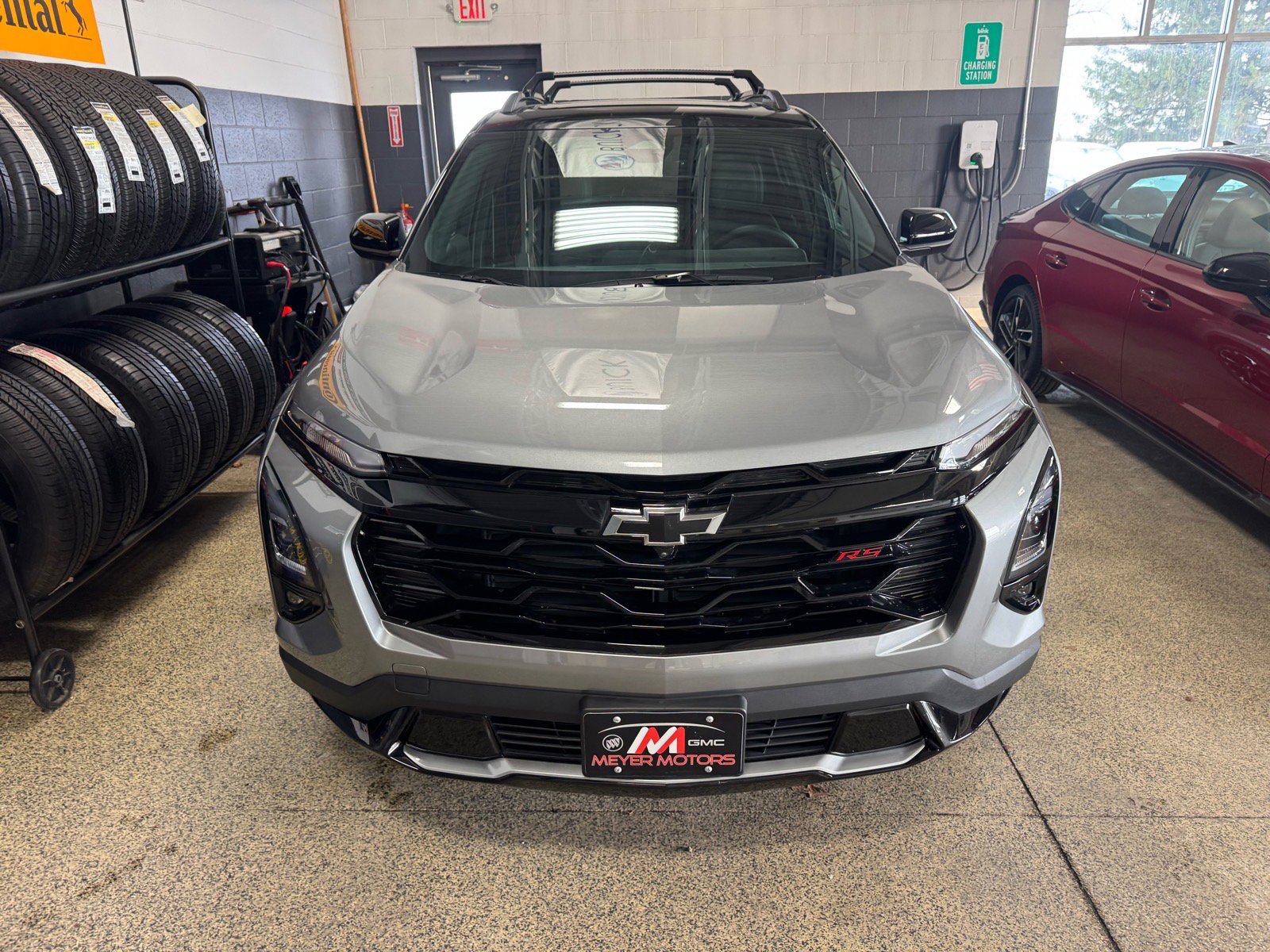 Used 2025 Chevrolet Equinox RS w/ Safety and Technology Package AWD/4WD image 2