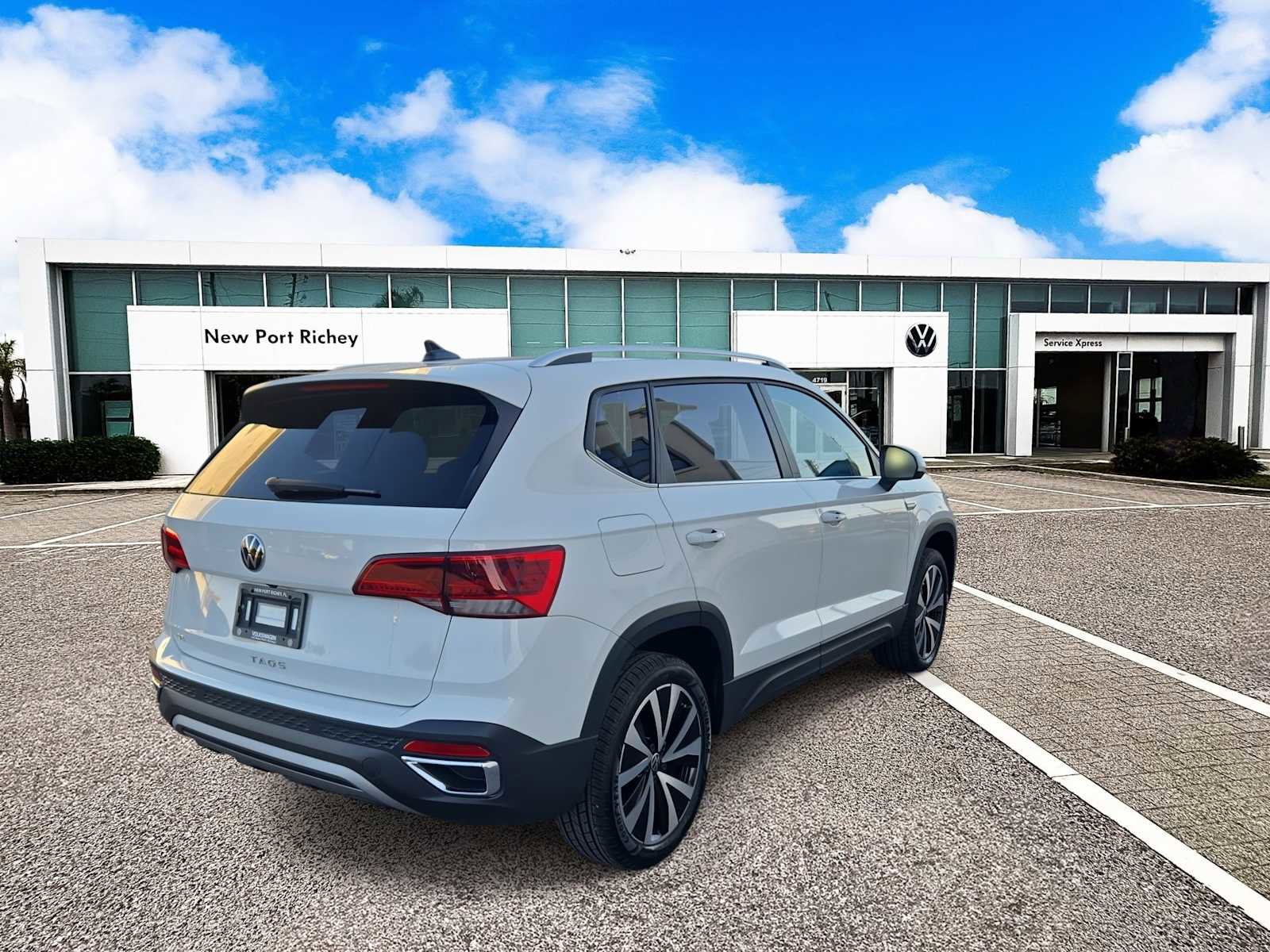 Used 2023 Volkswagen Taos SE image 8