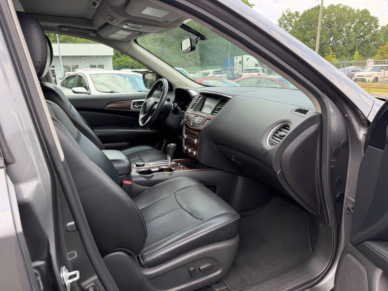 Used 2017 Nissan Pathfinder Platinum w/ Cargo Package AWD/4WD image 9