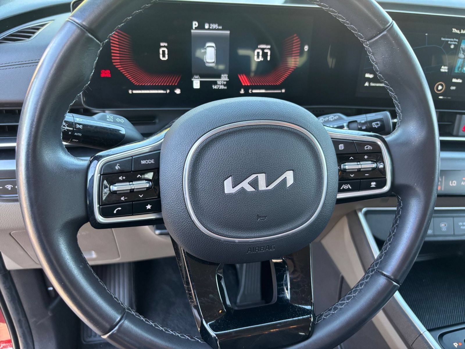 Used 2026 Kia Carnival FWD image 29