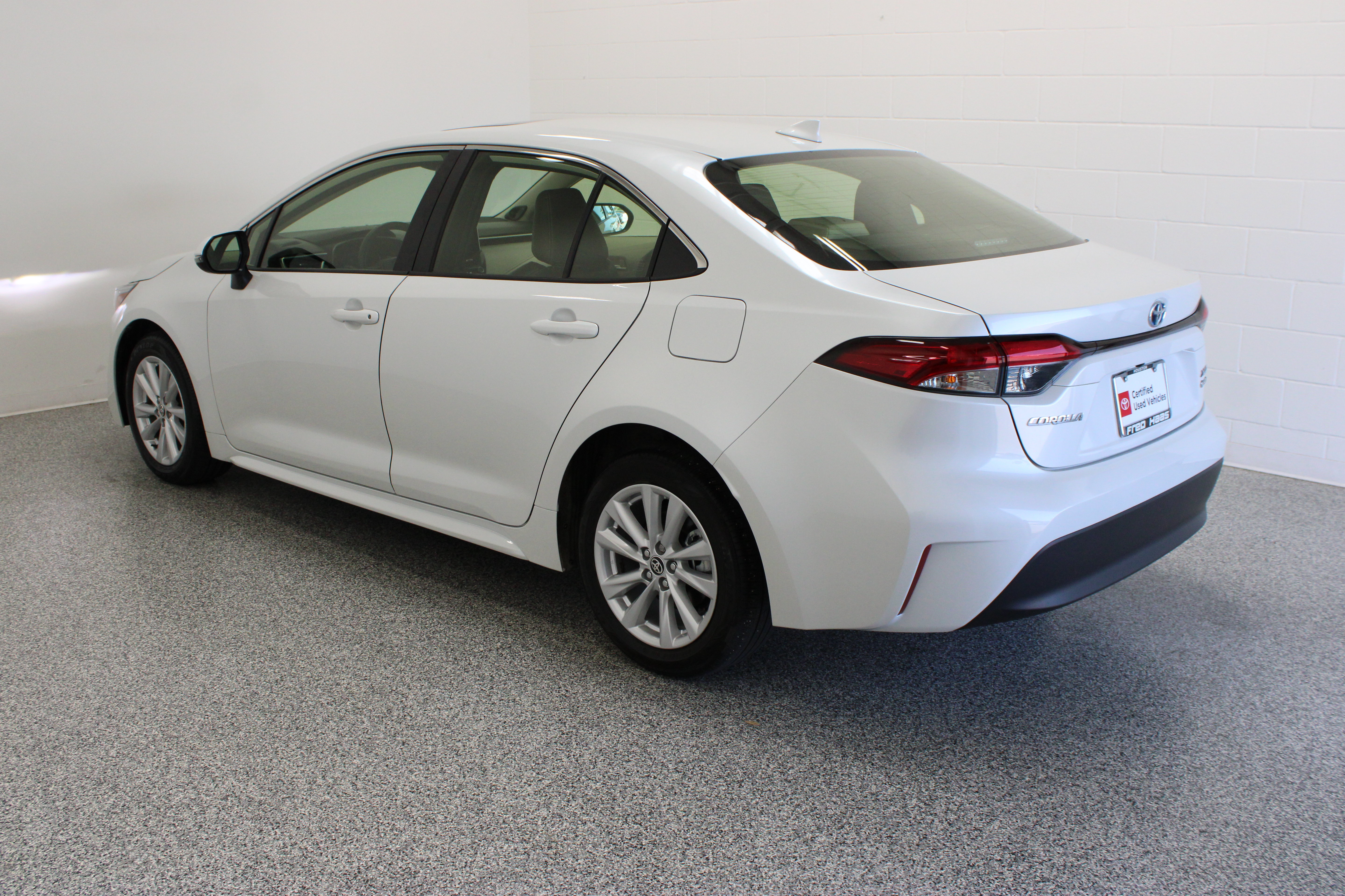 Used 2025 Toyota Corolla XLE FWD image 9