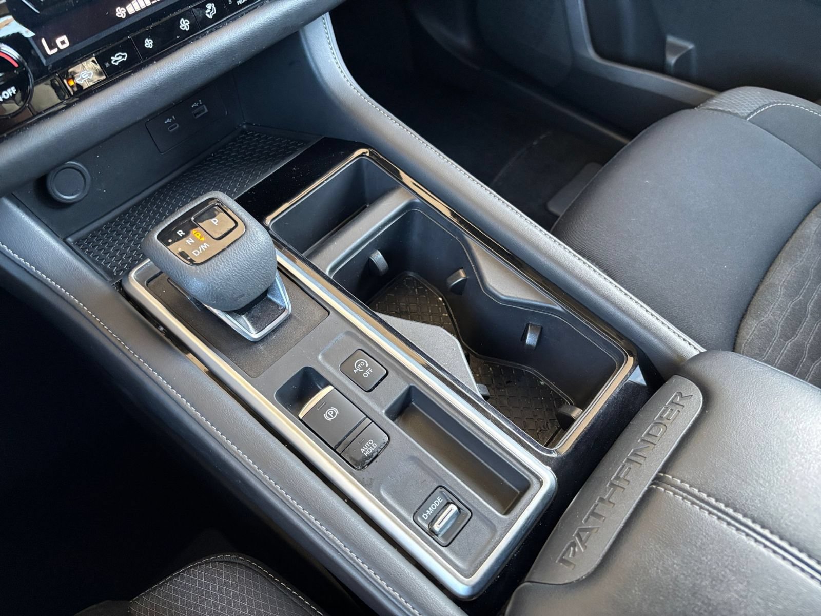 Used 2025 Nissan Pathfinder SV FWD image 43