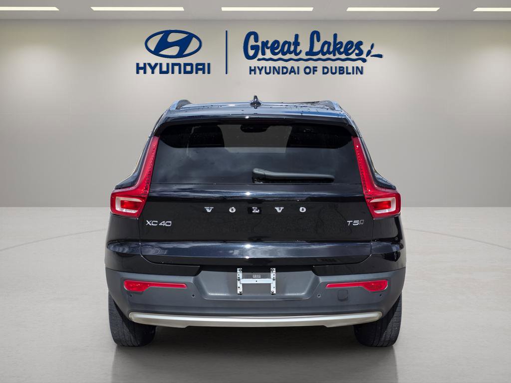 Used 2020 Volvo XC40 T5 Momentum image 4