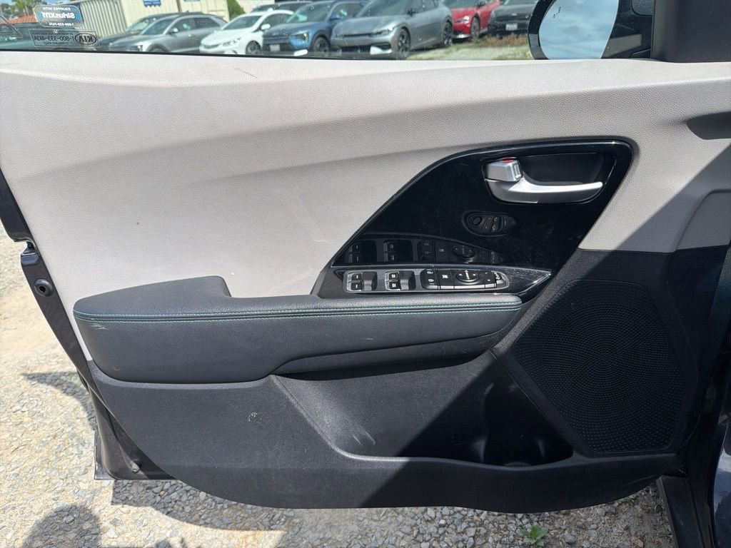 Used 2019 Kia Niro EX image 8