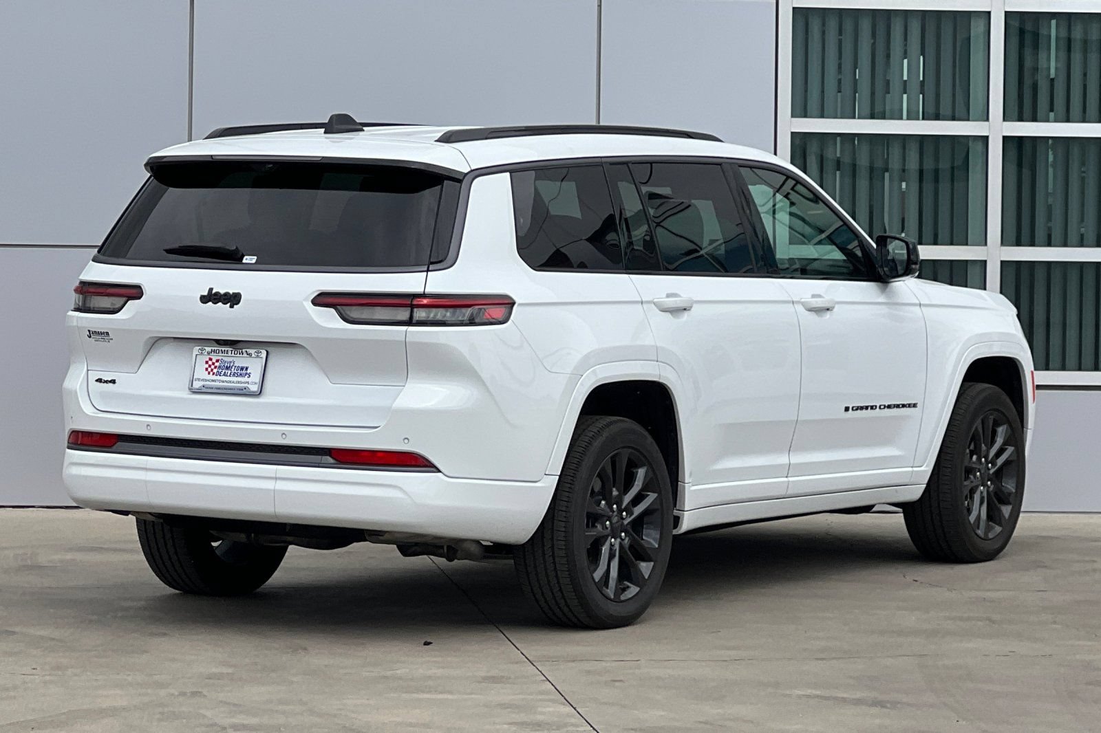 Used 2026 Jeep Grand Cherokee L Limited AWD/4WD image 4