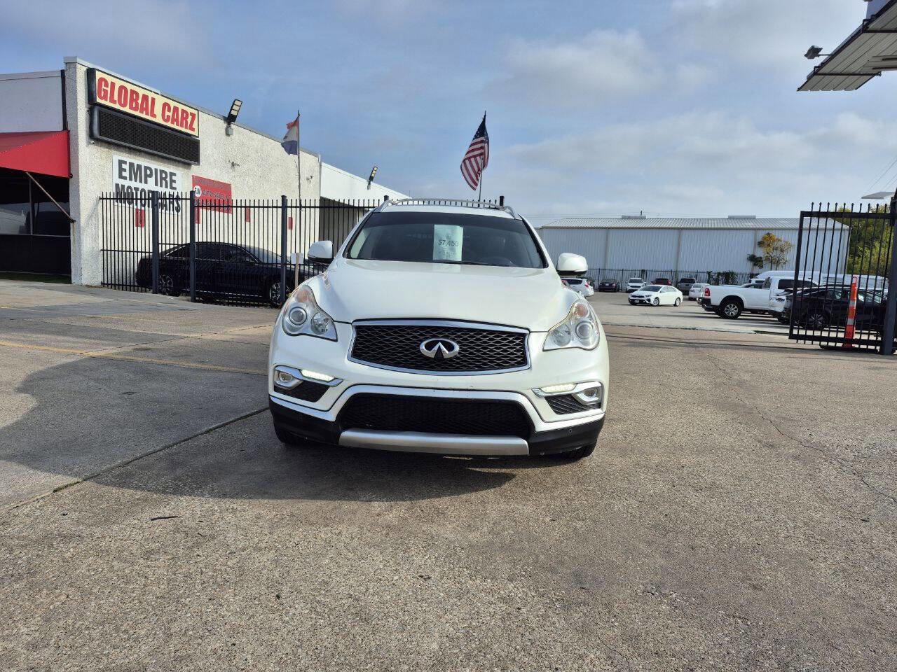 Used 2016 INFINITI QX50 2WD w/ Deluxe Touring Package image 3