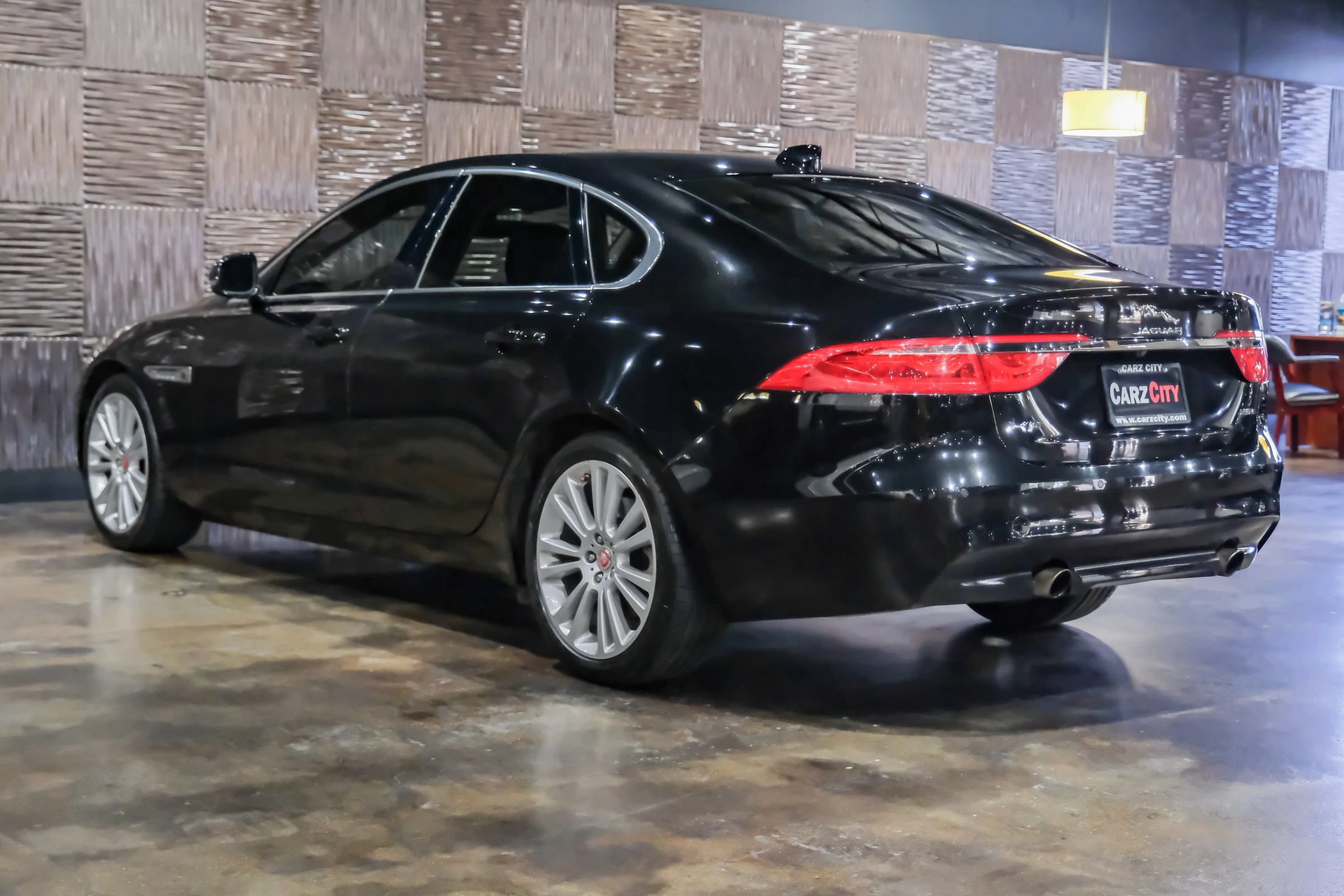 Used 2020 Jaguar XF Prestige RWD image 10