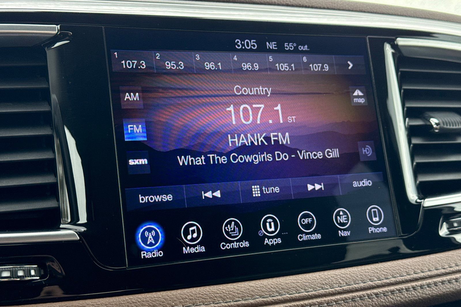 Used 2017 Chrysler Pacifica Limited w/ UConnect Theater Package FWD image 20