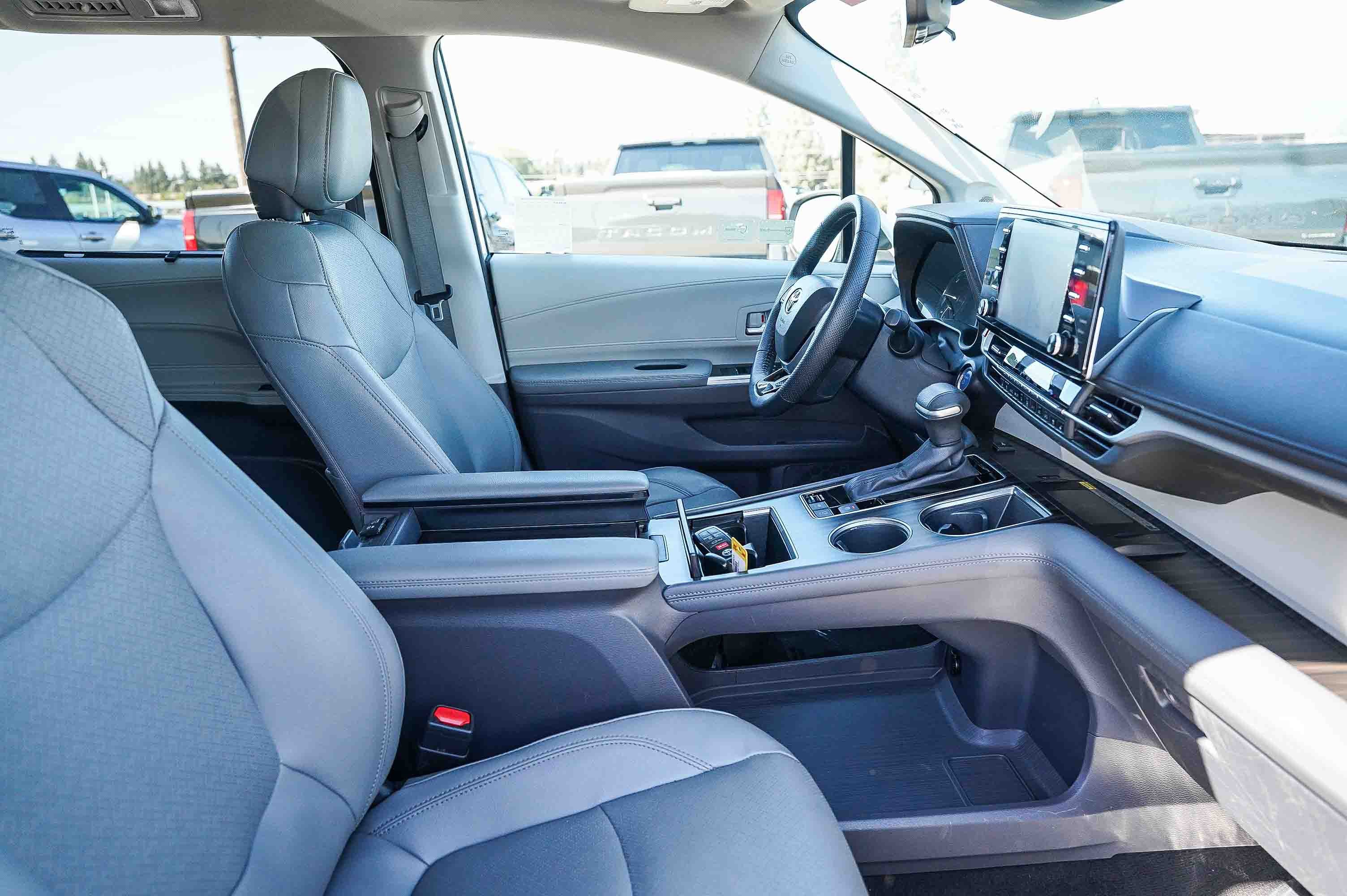 Certified 2023 Toyota Sienna Limited image 16