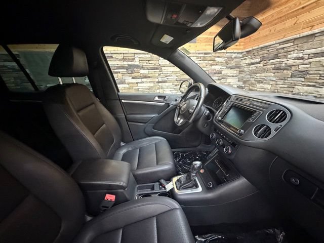 Used 2016 Volkswagen Tiguan R-Line AWD/4WD image 16