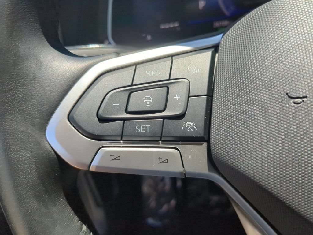 Certified 2024 Volkswagen Jetta SE w/ Panoramic Sunroof Package FWD image 28