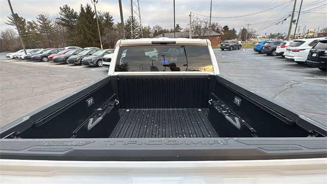 Used 2025 Toyota Tacoma TRD Off-Road image 32