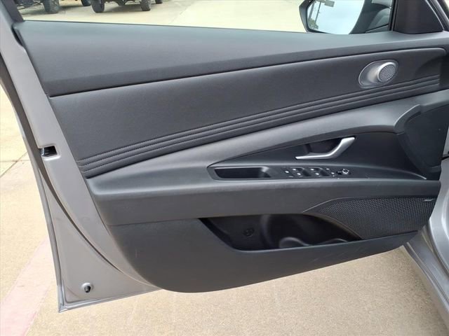 Used 2025 Hyundai Elantra Limited image 20