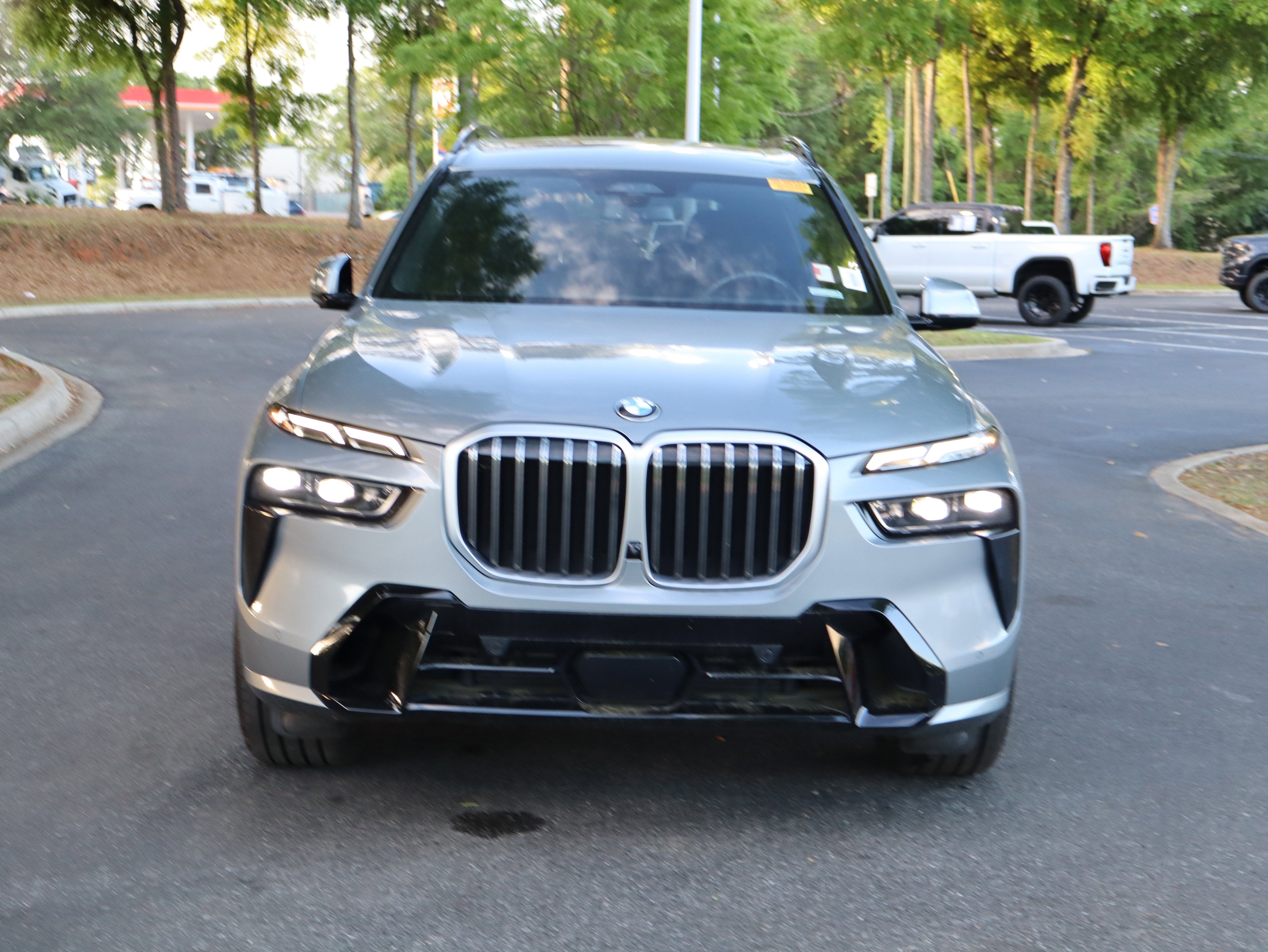 Used 2023 BMW X7 xDrive40i w/ Executive Package AWD/4WD image 3