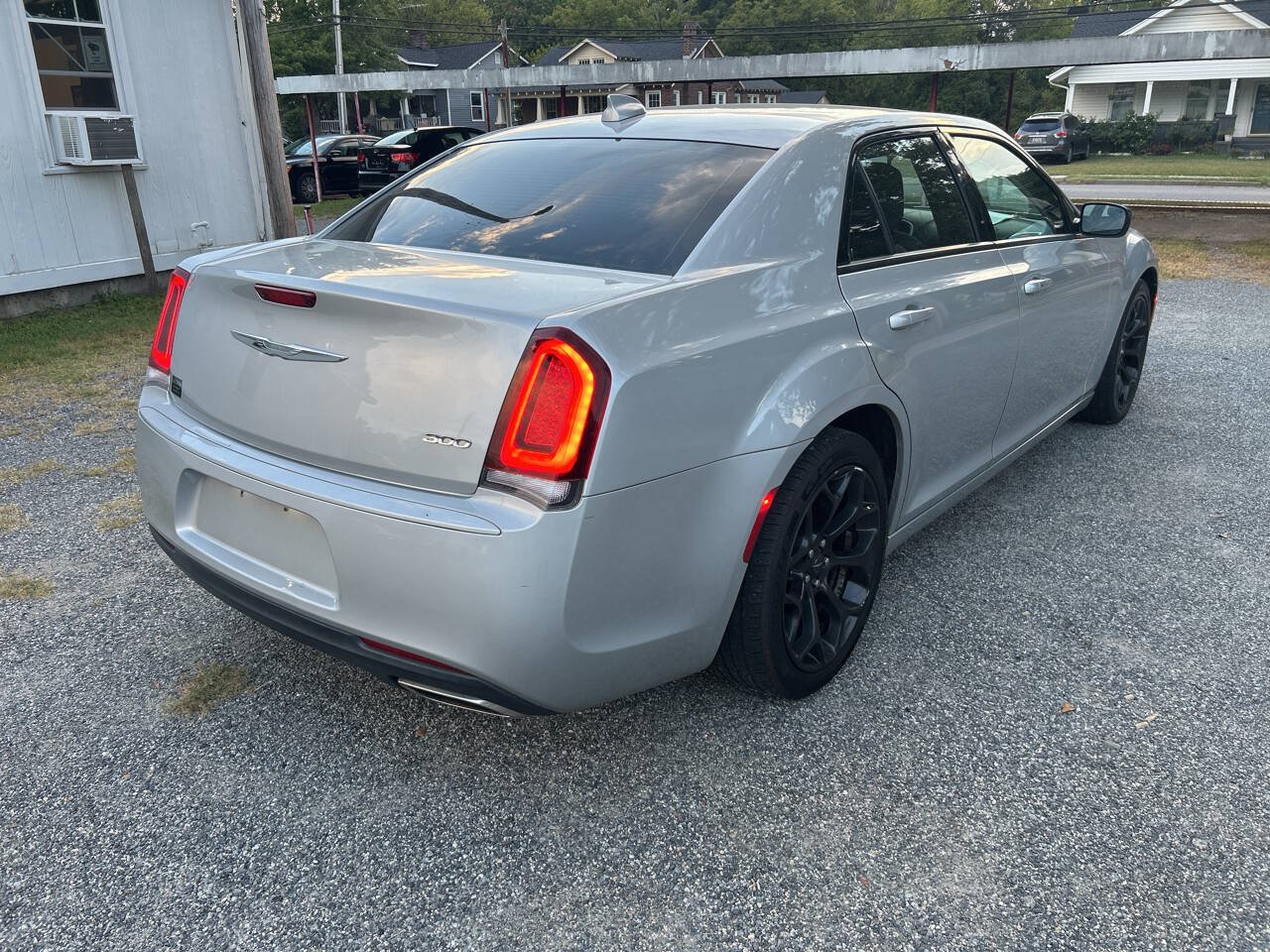 Used 2019 Chrysler 300 Touring w/ Sport Appearance Package RWD image 6