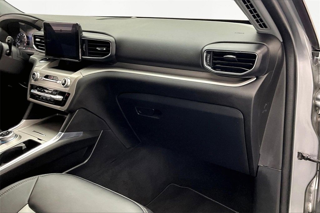 Used 2022 Ford Explorer XLT w/ Equipment Group 202A image 17