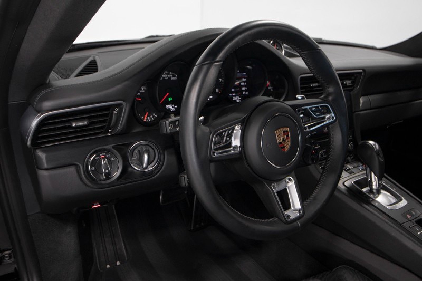 Used 2018 Porsche 911 Carrera 4 GTS image 22