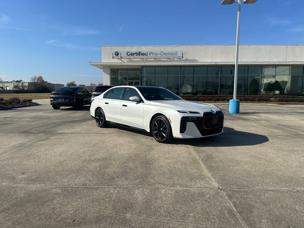 Certified 2025 BMW 760i xDrive w/ Luxury Rear Seating Package image 5