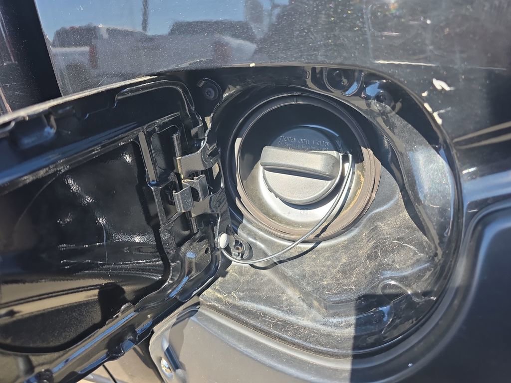 Used 2018 Nissan Frontier SV image 15