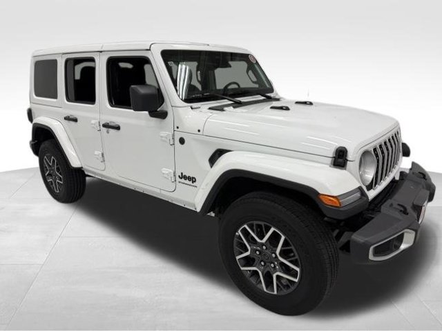 Used 2025 Jeep Wrangler Unlimited Sahara AWD/4WD image 5