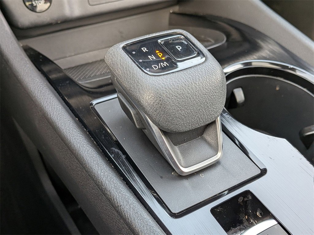 Used 2024 Nissan Rogue SV w/ SV Premium Package image 16