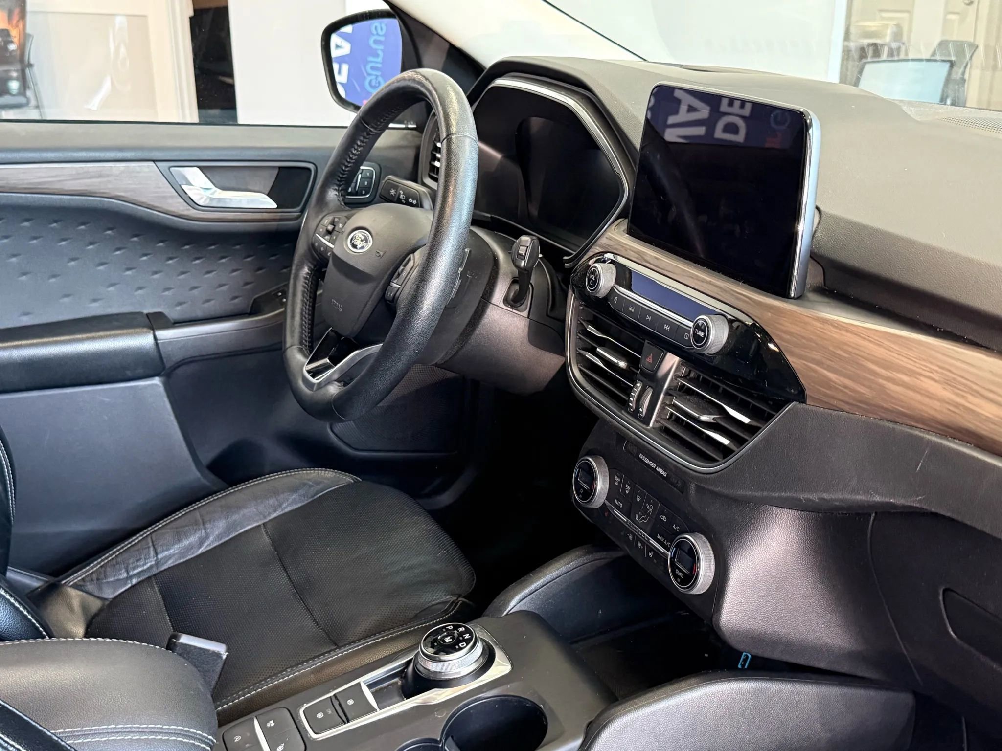 Used 2020 Ford Escape Titanium w/ Titanium Premium Package 2.0 image 21