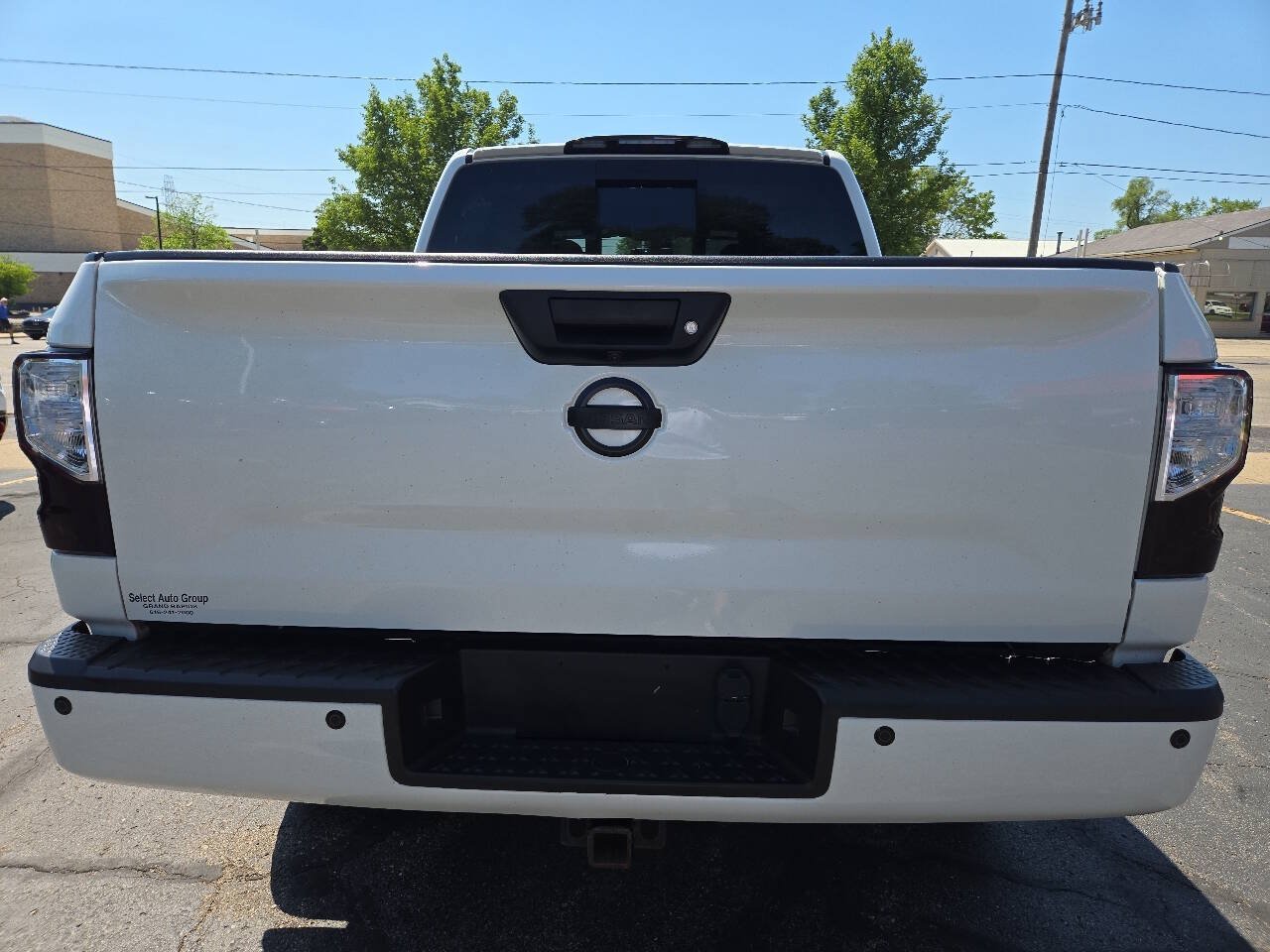 Used 2018 Nissan Titan SL w/ Midnight Edition AWD/4WD image 7