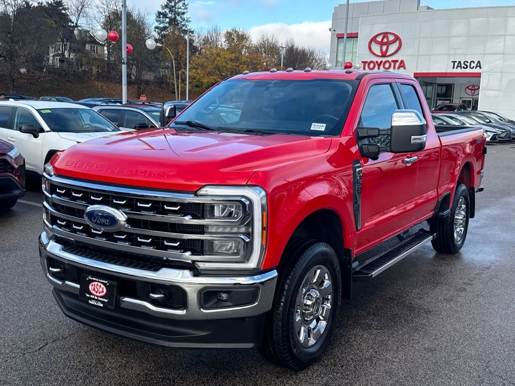 Used 2023 Ford F350 Lariat w/ Chrome Package image 3