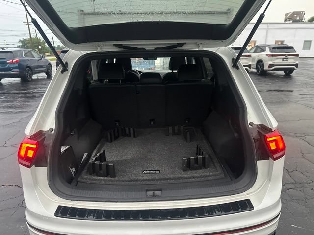 Used 2023 Volkswagen Tiguan SE R-Line AWD/4WD image 9
