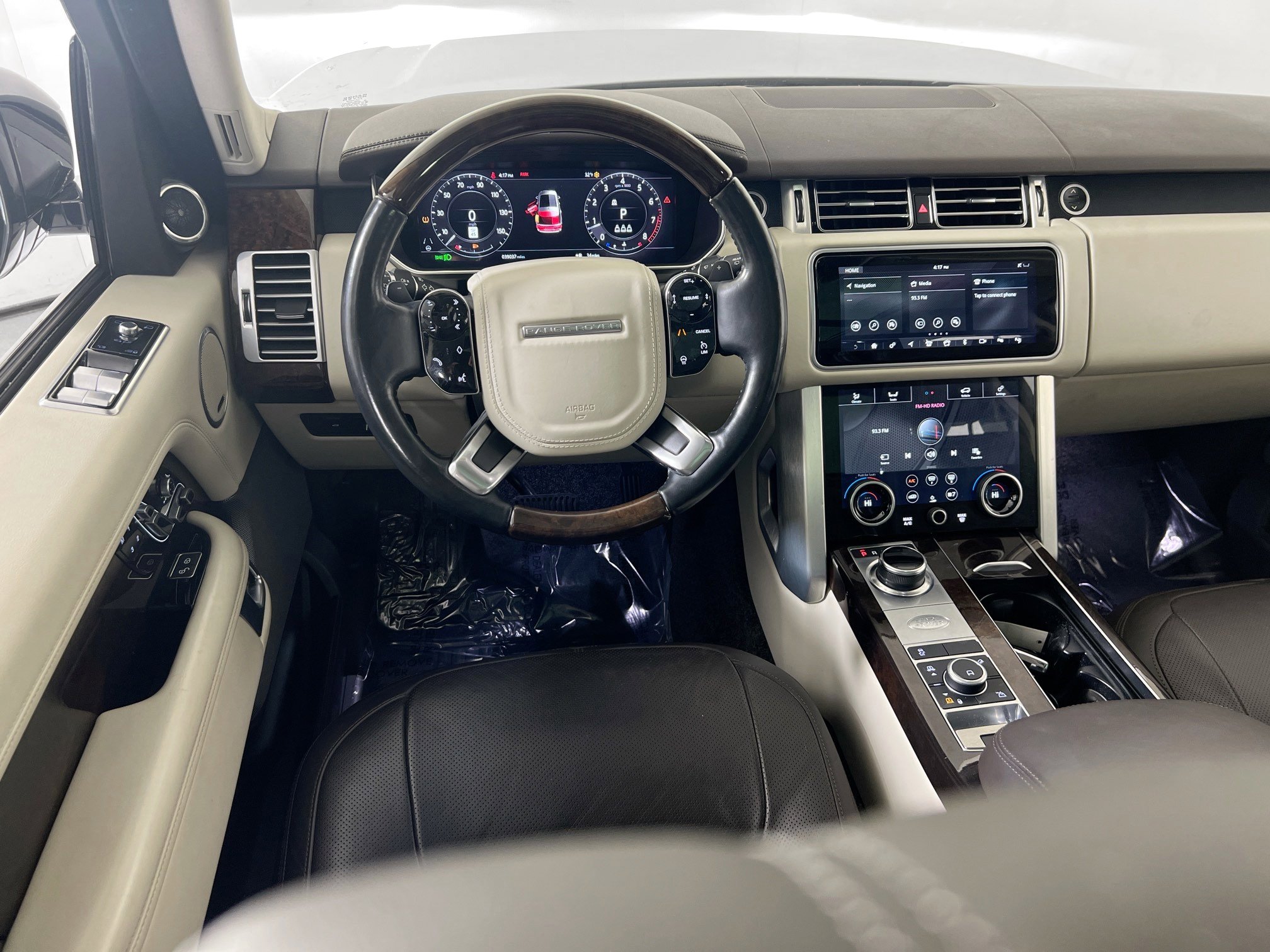 Used 2020 Land Rover Range Rover HSE image 22