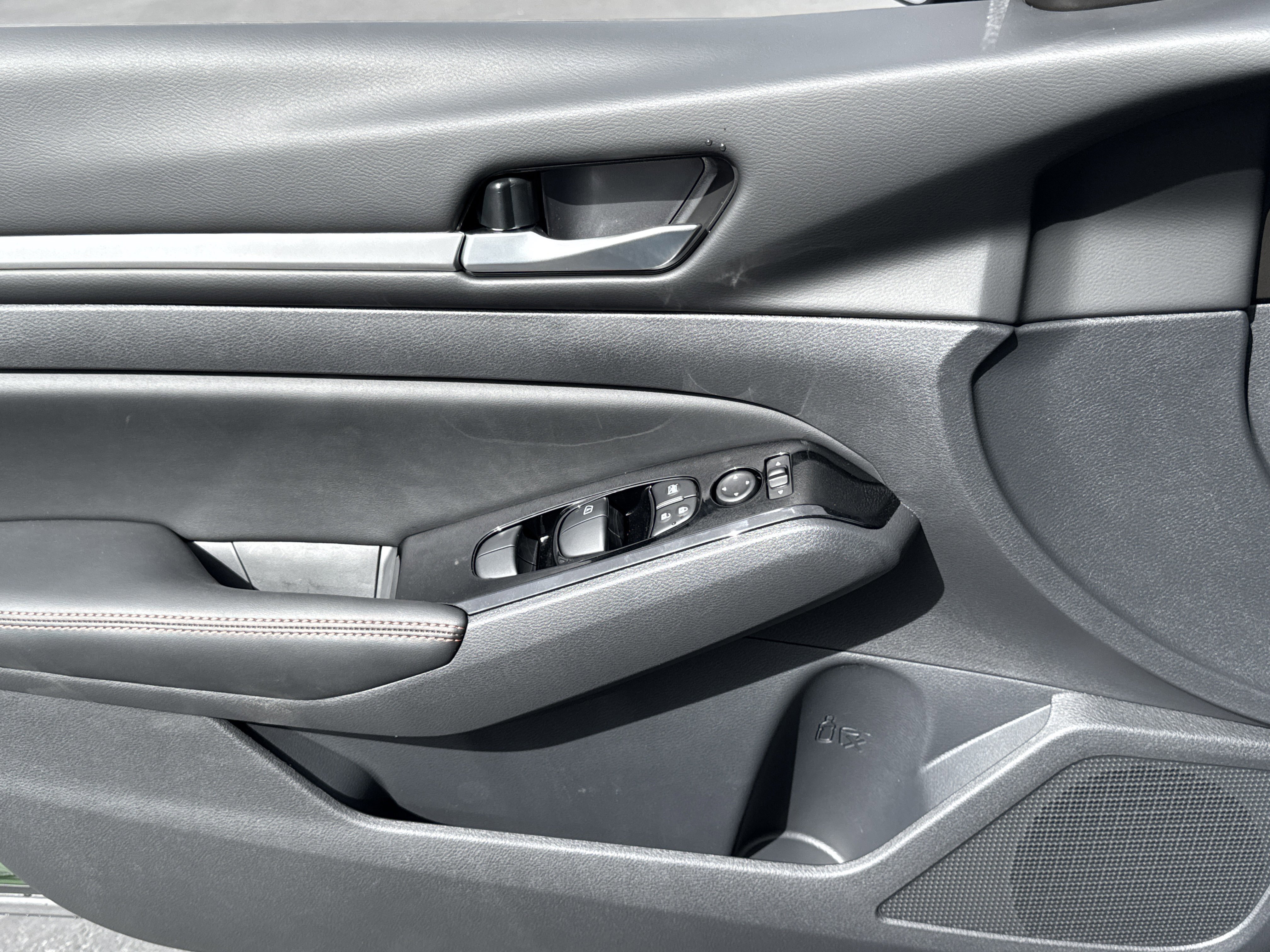 New 2025 Nissan Altima 2.5 SR AWD/4WD image 10