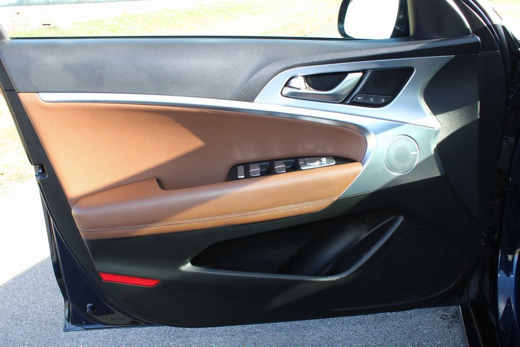 Used 2021 Genesis G70 3.3T image 10