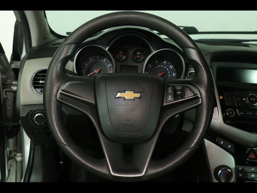 Used 2014 Chevrolet Cruze LS FWD image 17